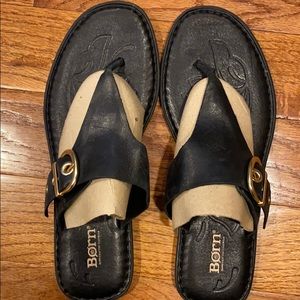BORN black sandals with side buckle! Worn Once!